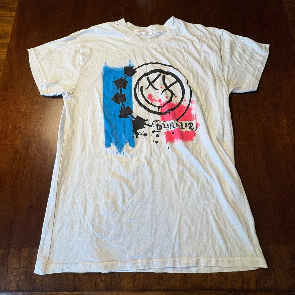 Blink-182 Smiley Paint Splatter Graphic Band T-Shirt White Small Pop Punk